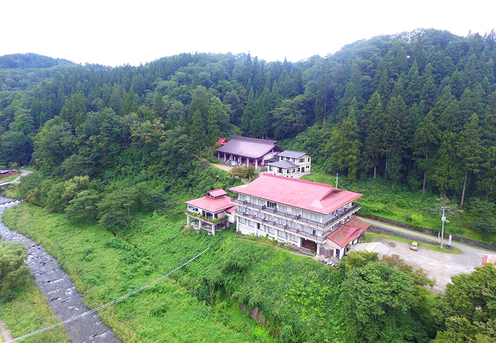 空から見る温泉旅館旅館（小野川温泉寿宝園）